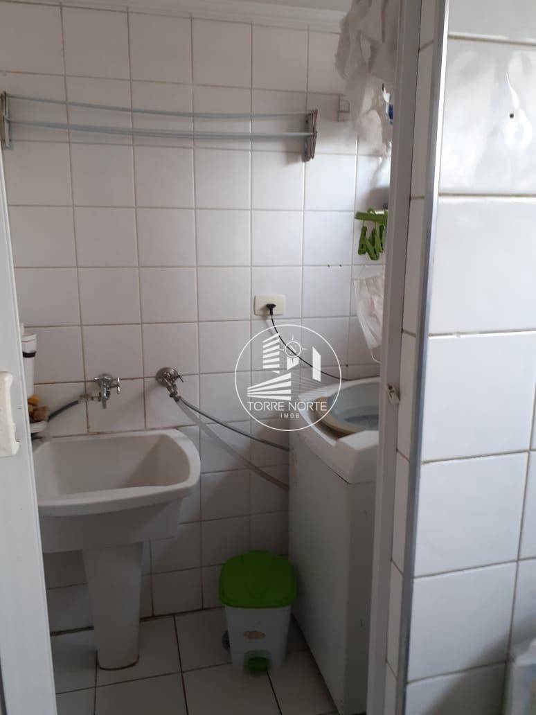 Apartamento à venda com 2 quartos, 70m² - Foto 3