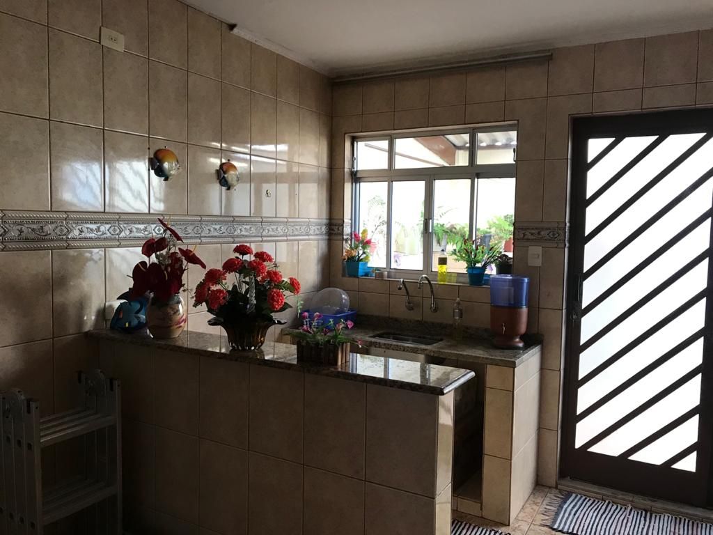 Casa à venda com 3 quartos, 255m² - Foto 2