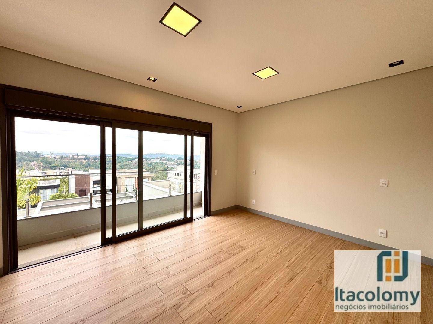 Casa de Condomínio à venda com 4 quartos, 331m² - Foto 5