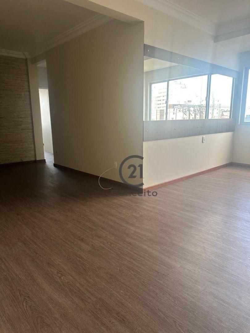 Apartamento para alugar com 3 quartos, 93m² - Foto 1