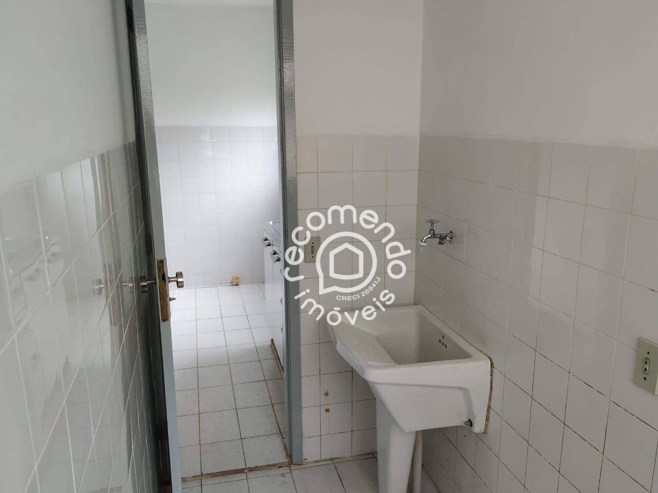 Apartamento à venda com 2 quartos, 61m² - Foto 4