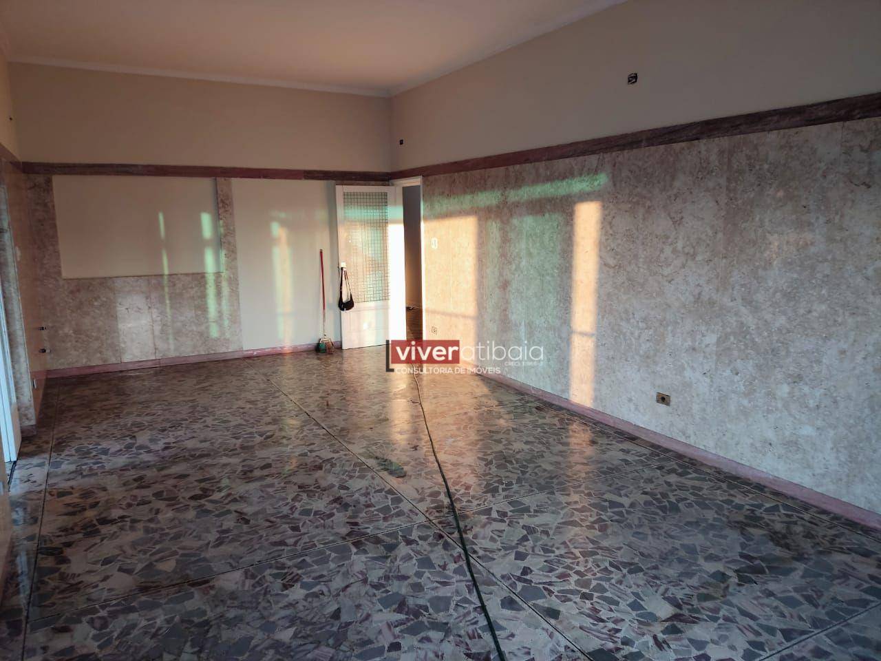 Casa para alugar com 2 quartos, 250m² - Foto 15