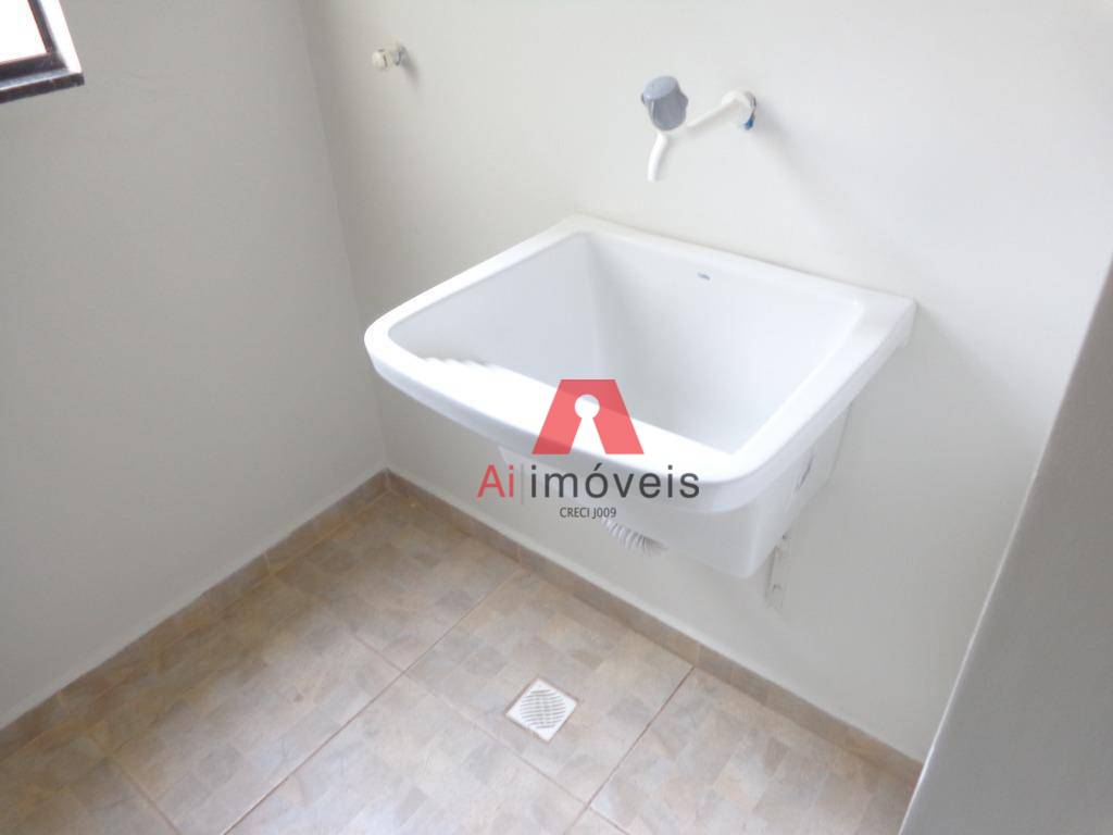 Apartamento para alugar com 2 quartos, 70m² - Foto 12