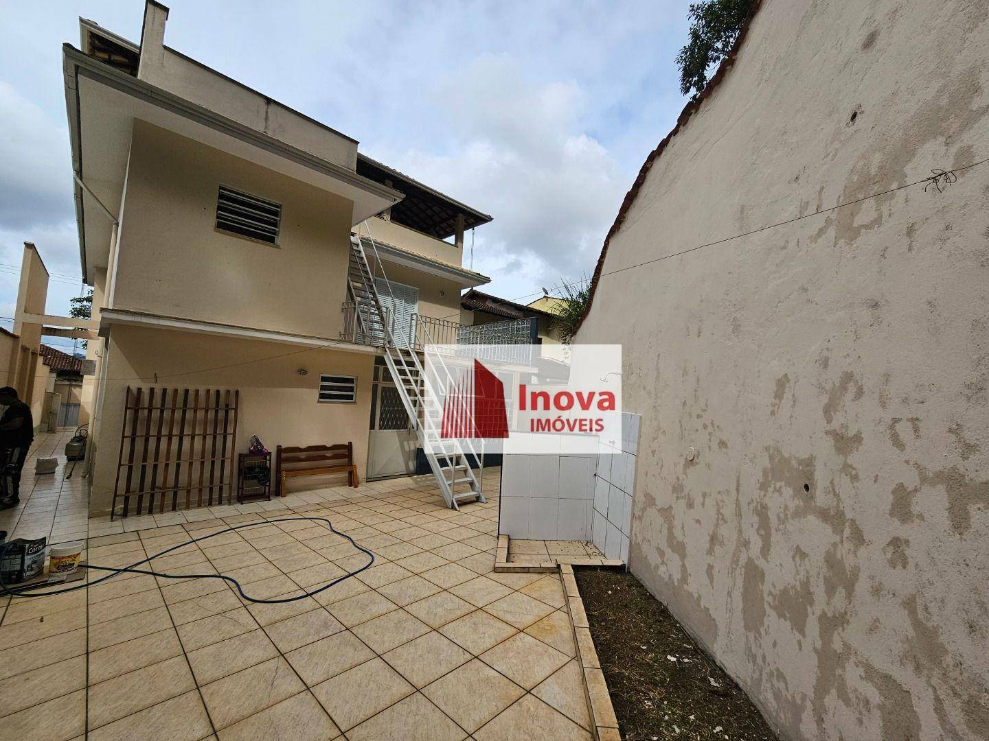 Casa para alugar com 4 quartos, 220m² - Foto 49