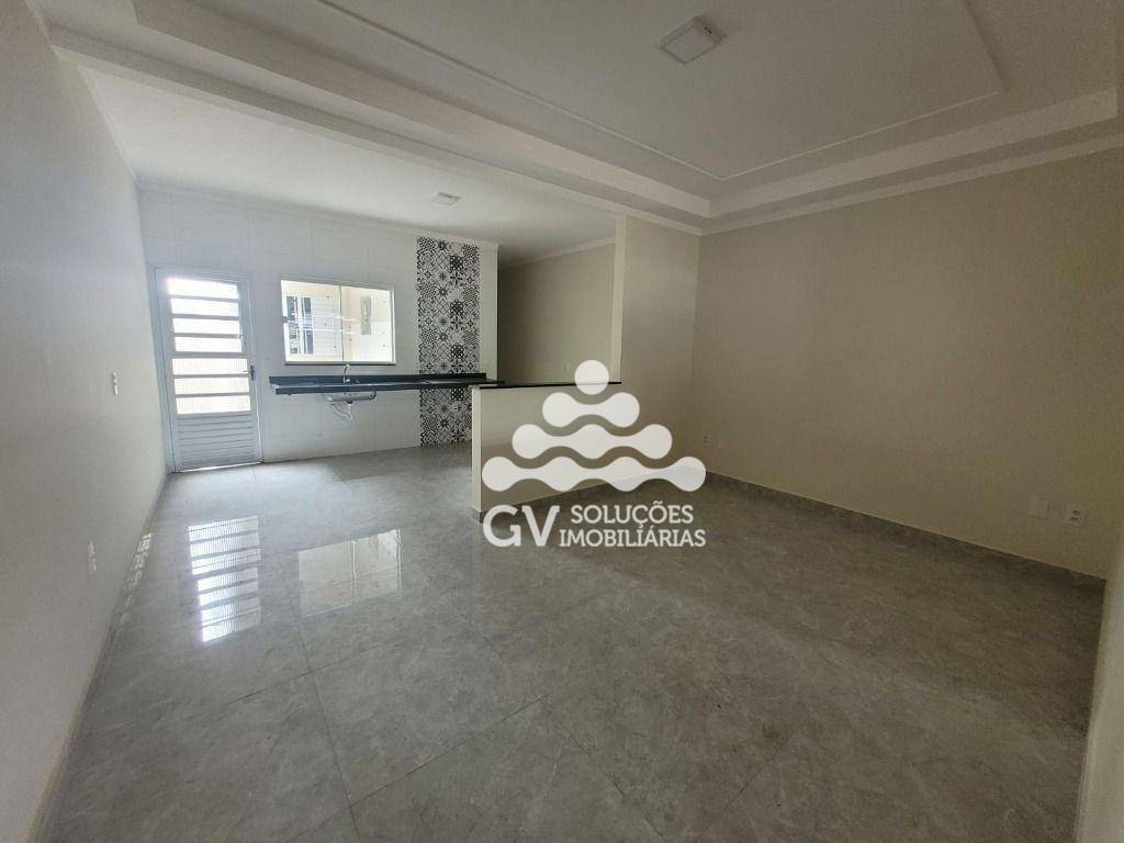 Casa à venda com 3 quartos, 78m² - Foto 1