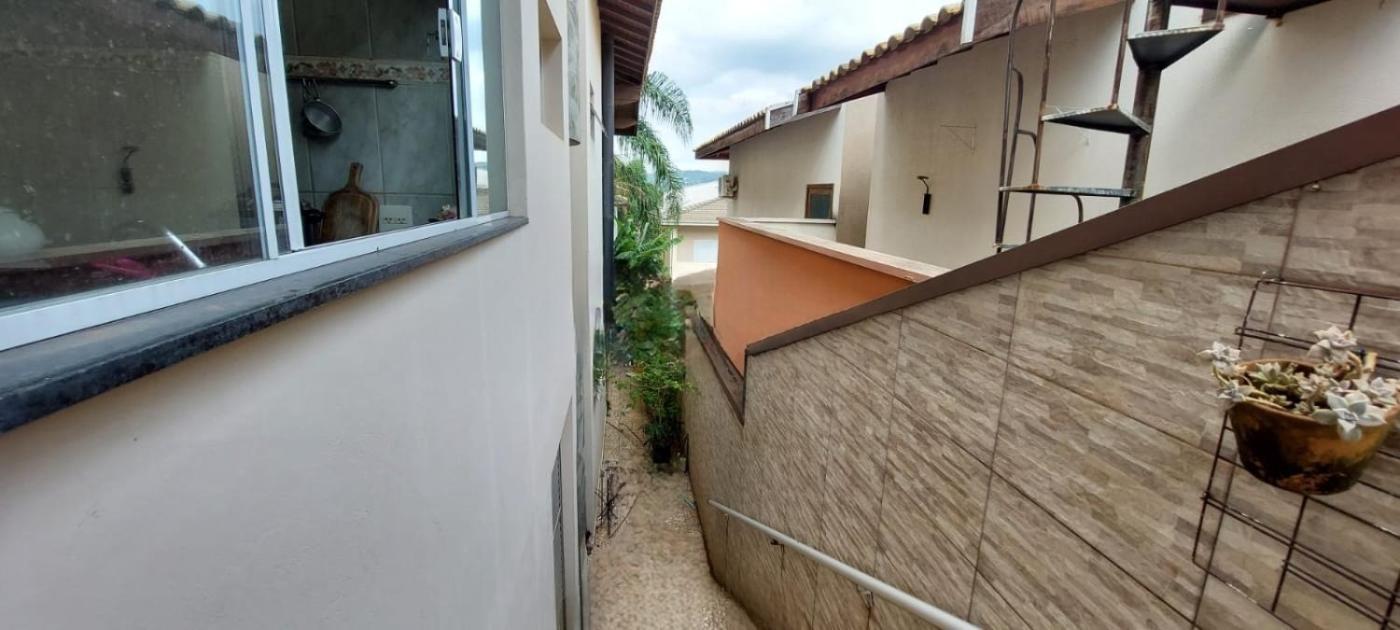 Casa de Condomínio para alugar com 3 quartos, 330m² - Foto 9