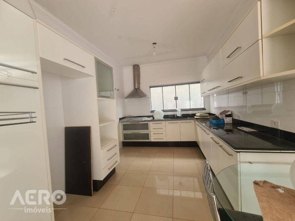 Casa de Condomínio à venda com 3 quartos, 260m² - Foto 4