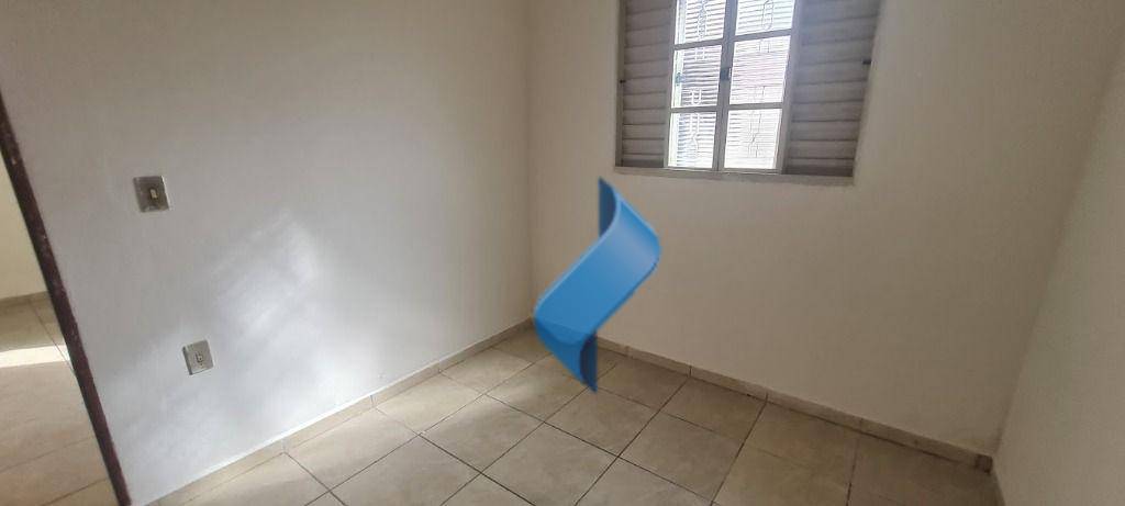 Casa para alugar com 2 quartos, 80m² - Foto 5