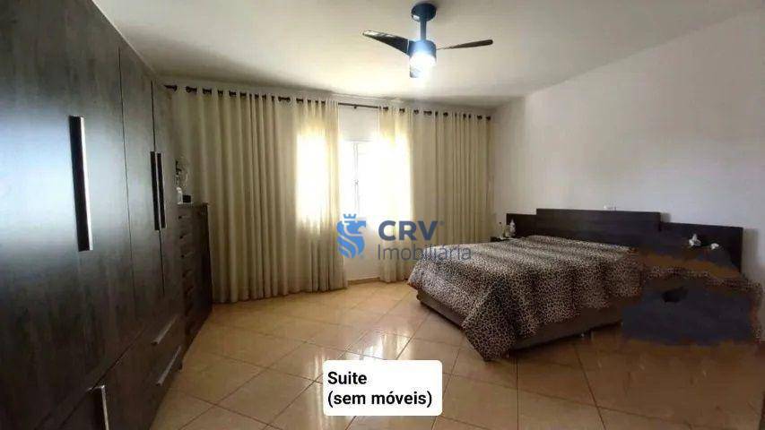 Casa à venda com 3 quartos, 137m² - Foto 1