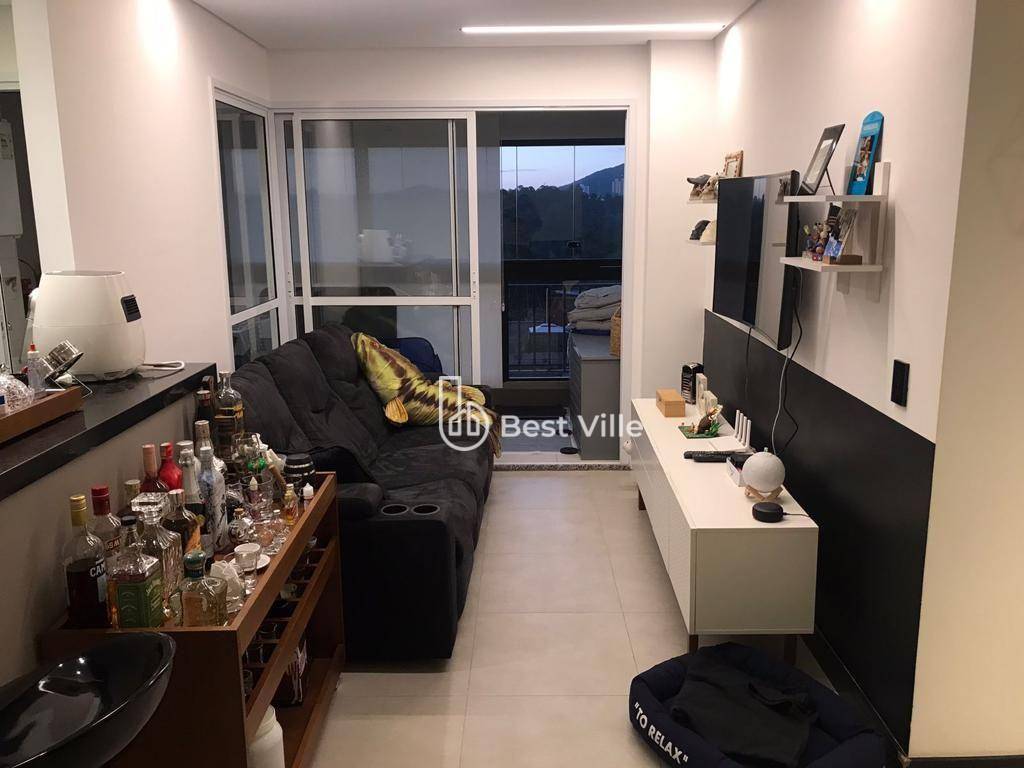 Apartamento à venda com 2 quartos, 64m² - Foto 1