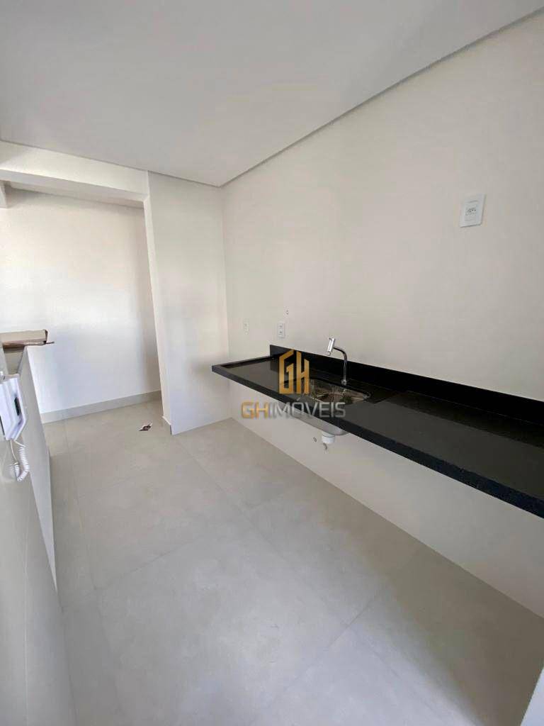 Apartamento à venda com 2 quartos, 68m² - Foto 4