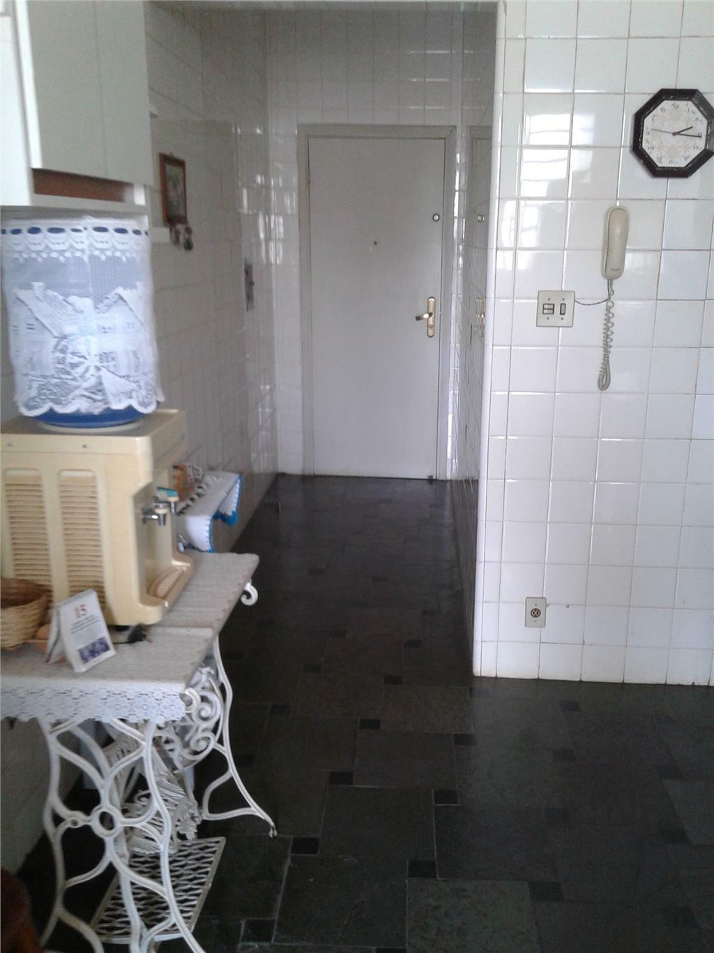 Apartamento à venda com 3 quartos, 158m² - Foto 6