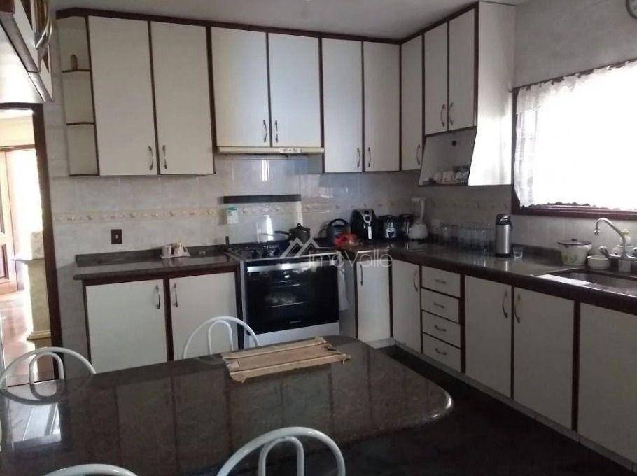 Casa de Condomínio para alugar com 4 quartos, 370m² - Foto 5