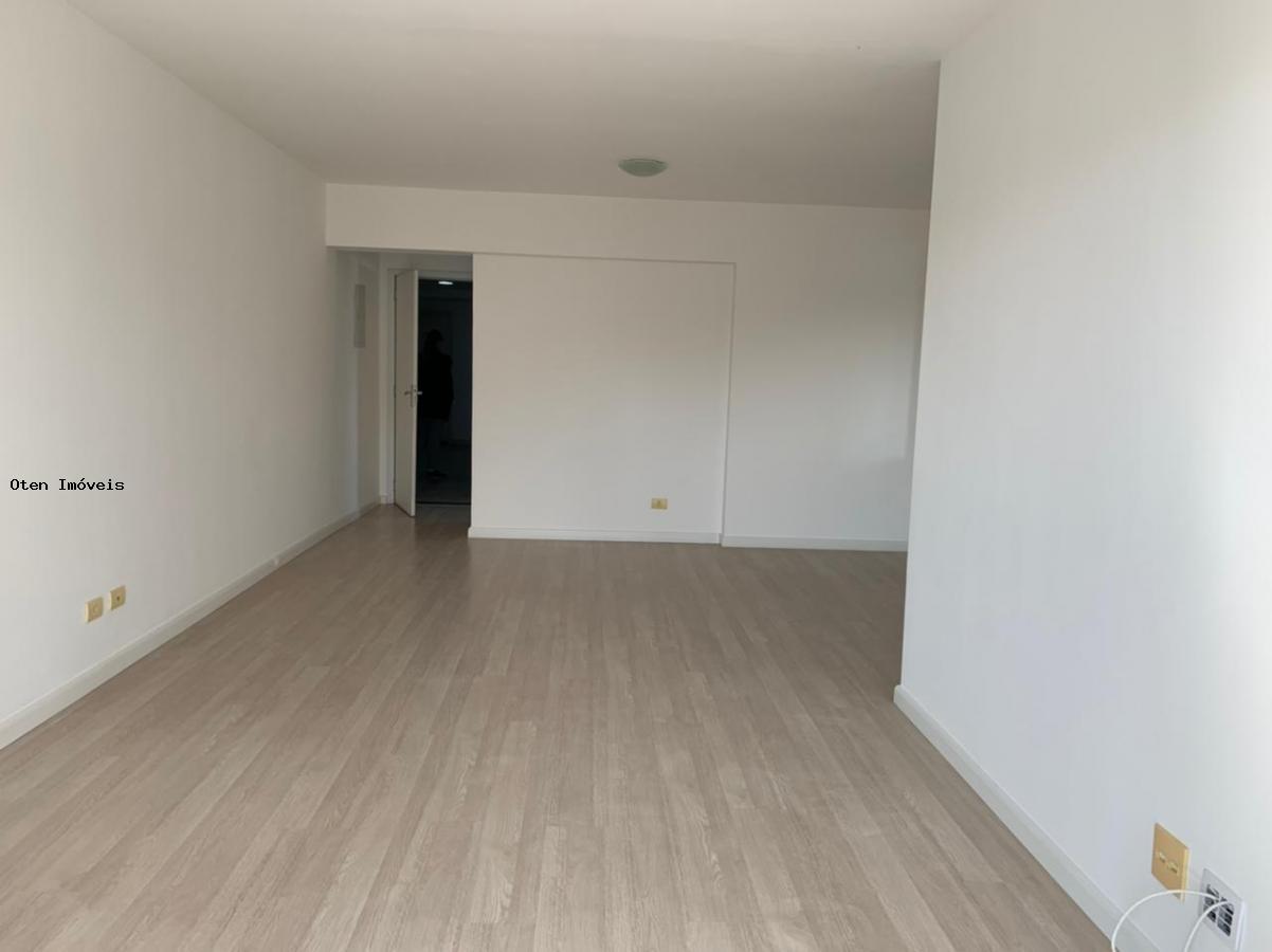 Apartamento à venda com 3 quartos, 110m² - Foto 2