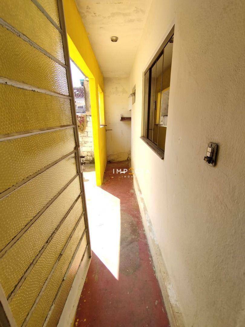 Casa à venda com 3 quartos, 90m² - Foto 12