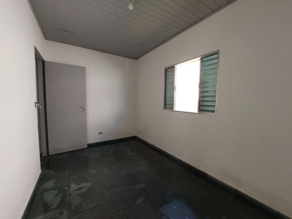 Casa para alugar com 2 quartos, 95m² - Foto 13