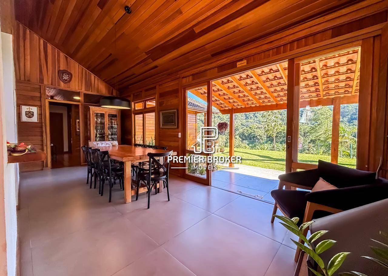 Casa de Condomínio à venda com 5 quartos, 210m² - Foto 13