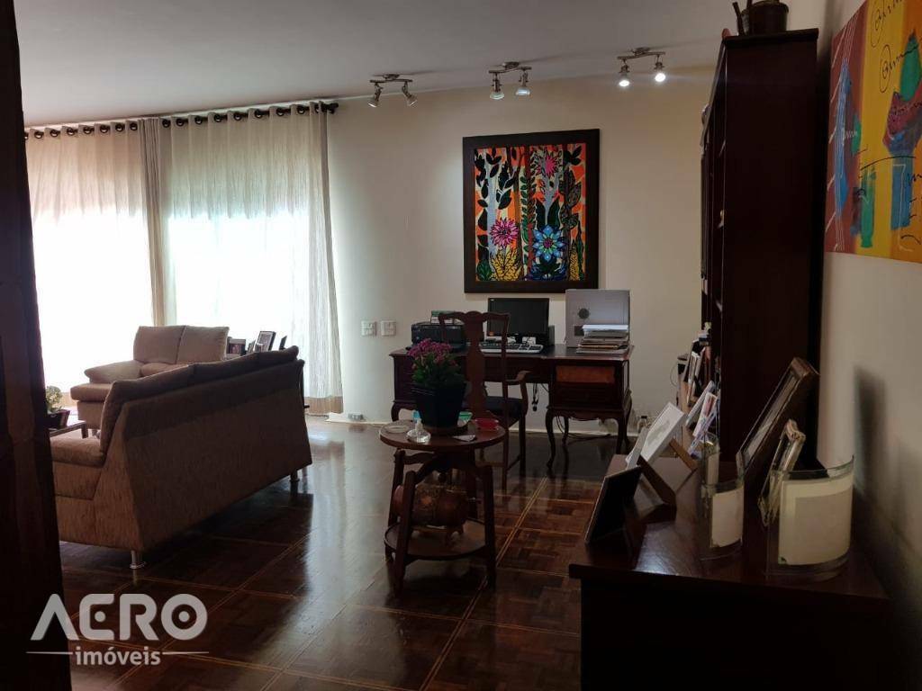 Casa à venda com 3 quartos, 316m² - Foto 10