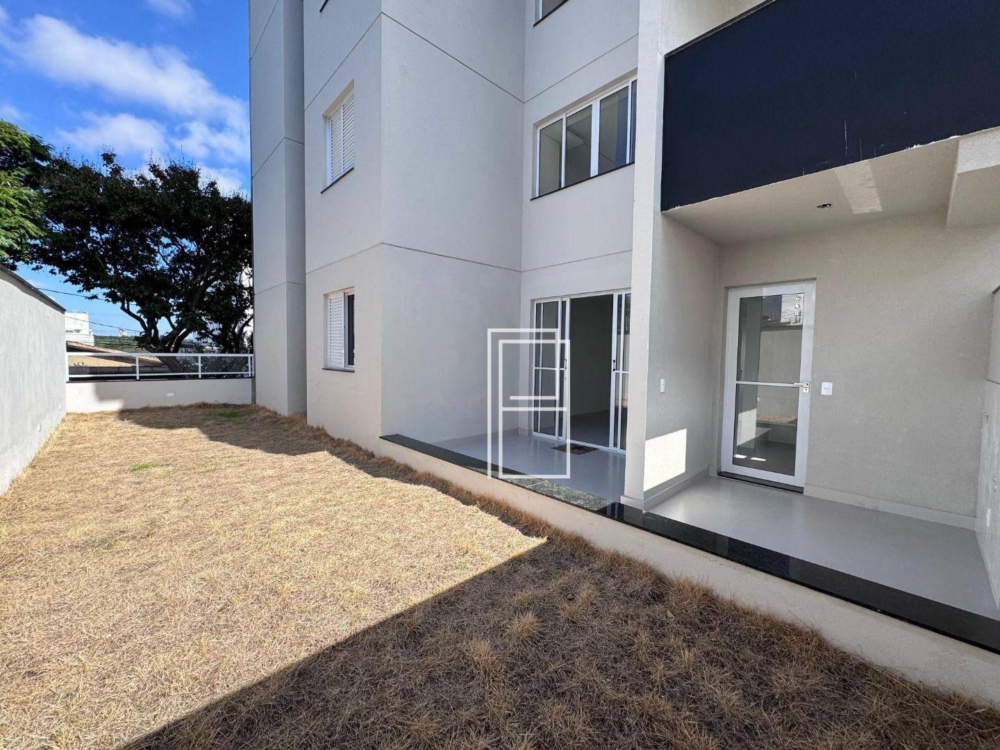 Apartamento à venda com 3 quartos, 66m² - Foto 2