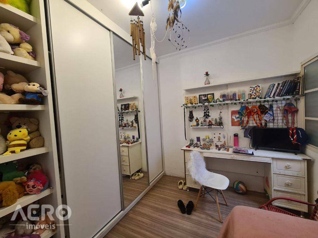 Casa à venda com 3 quartos, 162m² - Foto 3