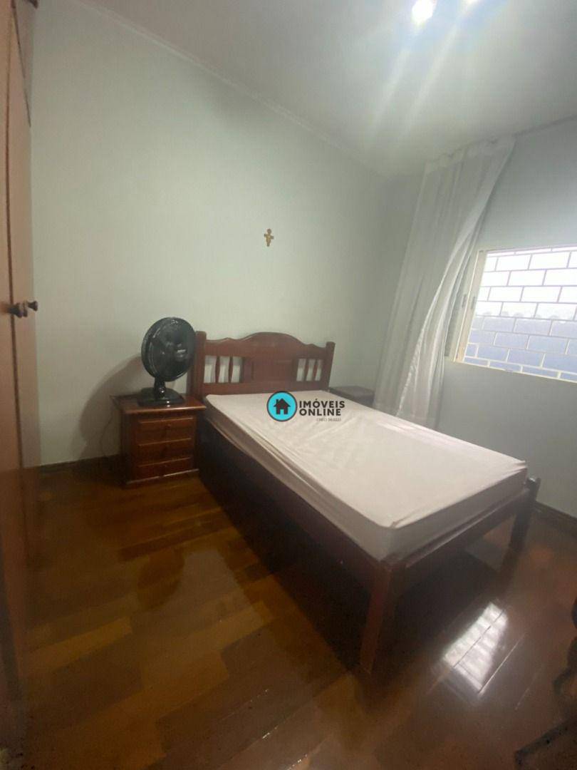 Casa à venda com 3 quartos, 240m² - Foto 8