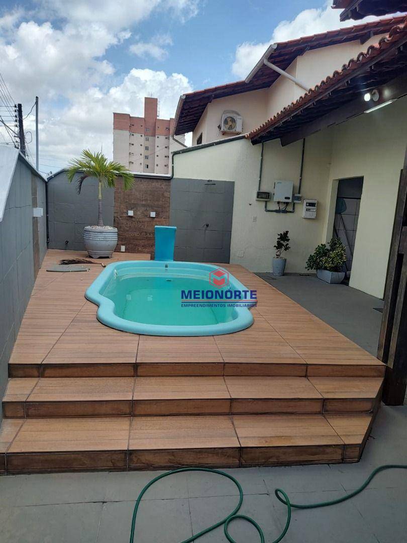 Casa de Condomínio à venda com 3 quartos, 250m² - Foto 3