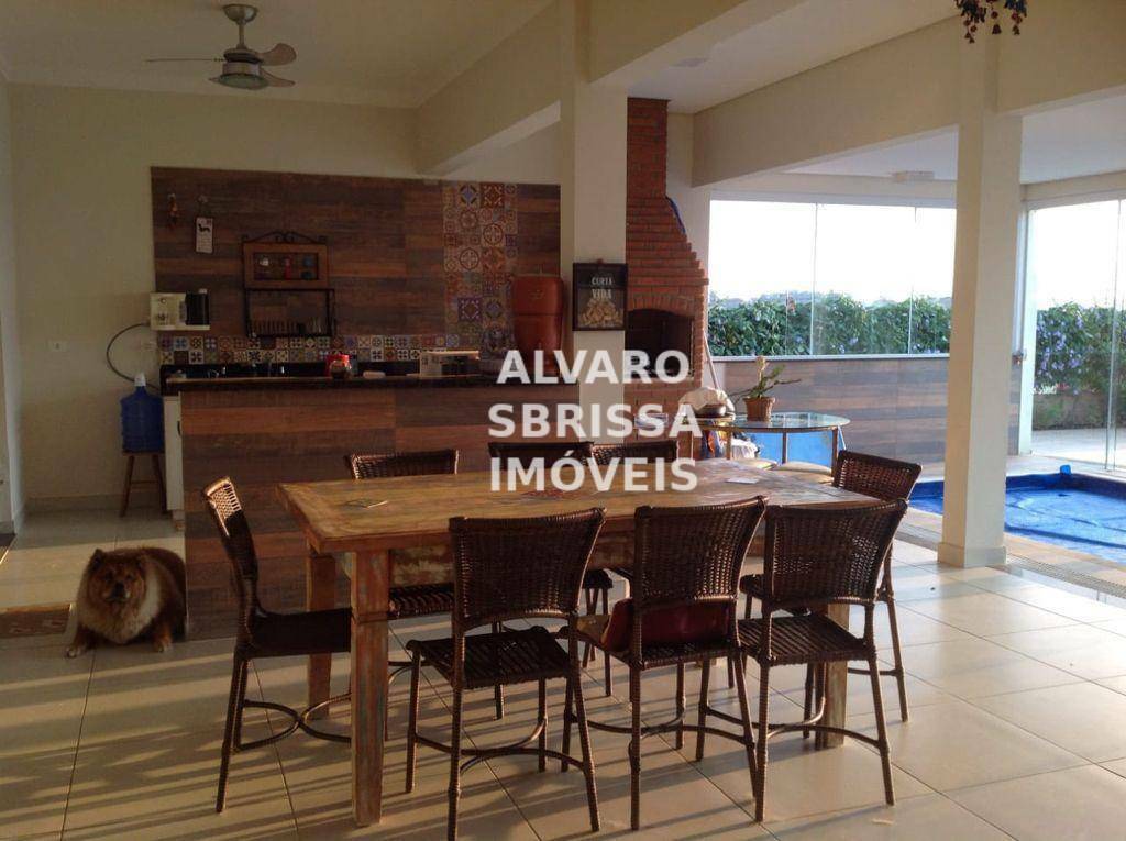 Casa à venda com 3 quartos, 330m² - Foto 2