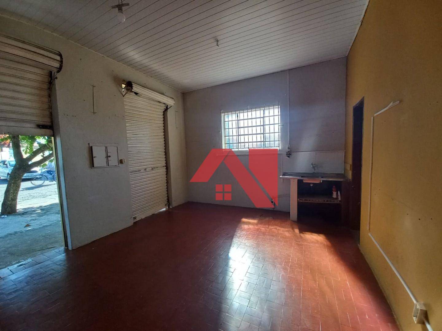 Casa à venda com 3 quartos, 300m² - Foto 2