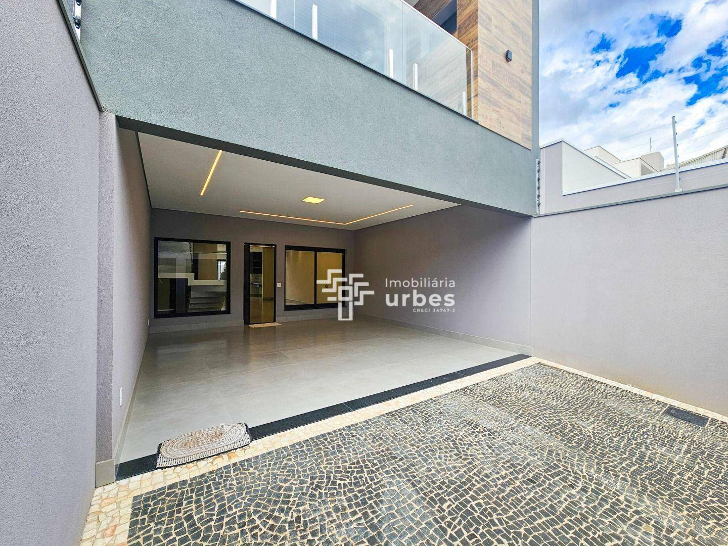 Casa à venda com 3 quartos, 220m² - Foto 1