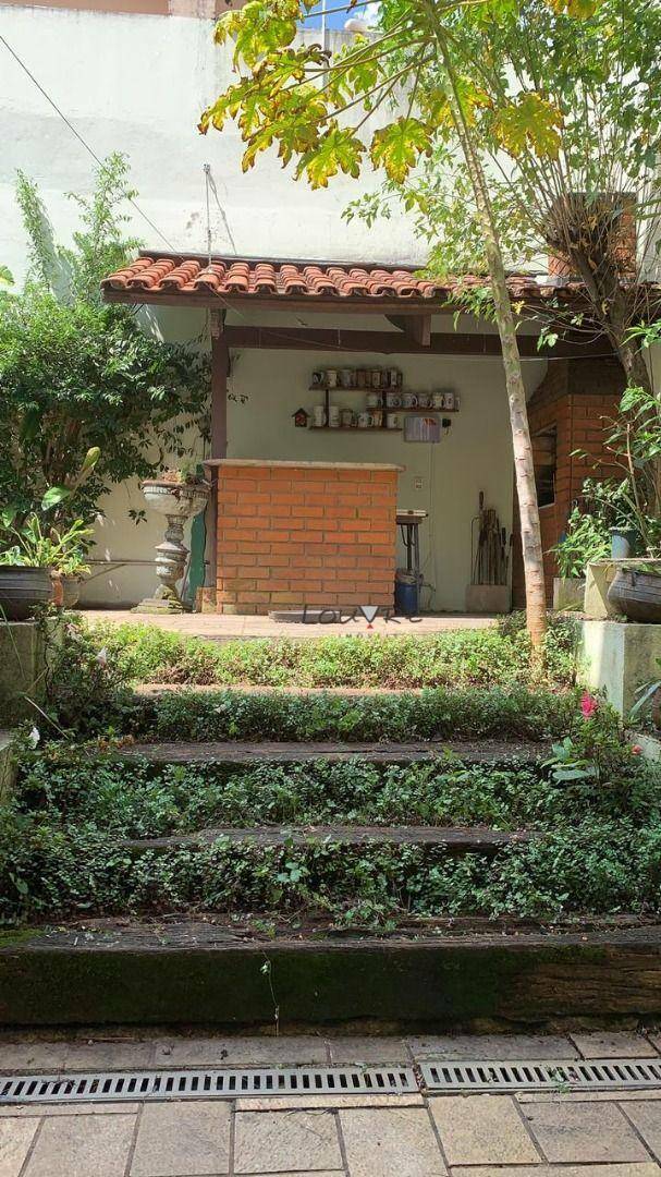 Casa à venda com 4 quartos, 200m² - Foto 1