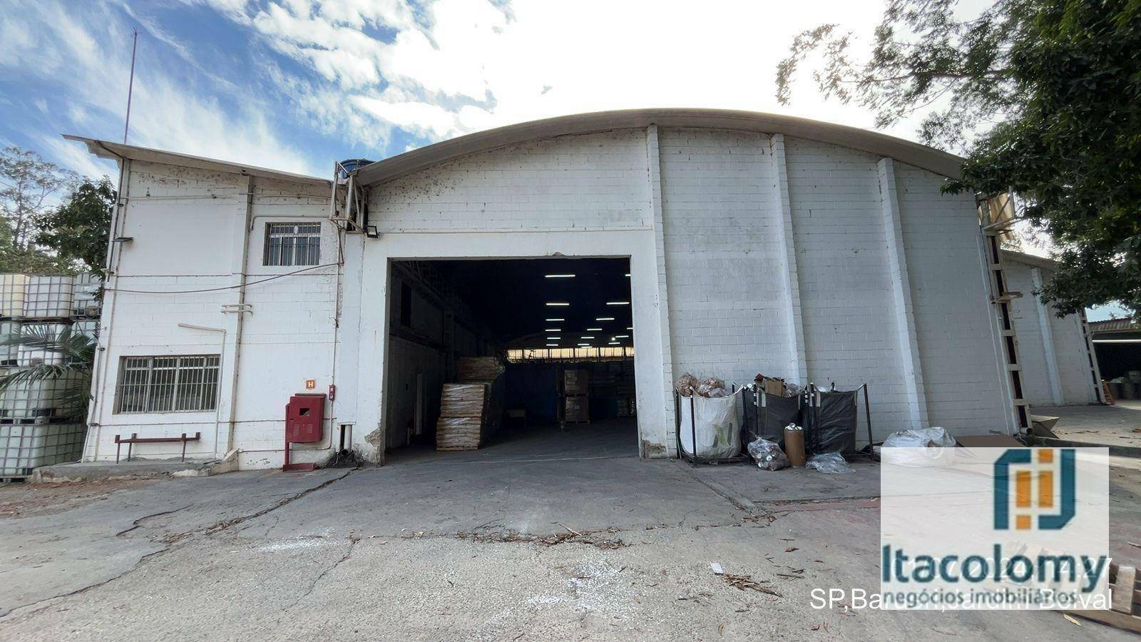 Depósito-Galpão, 2300 m² - Foto 1