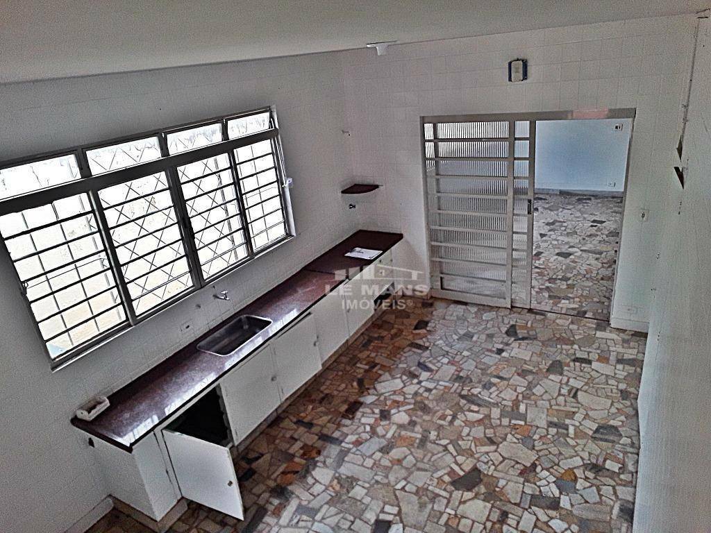 Casa à venda com 3 quartos, 310m² - Foto 8