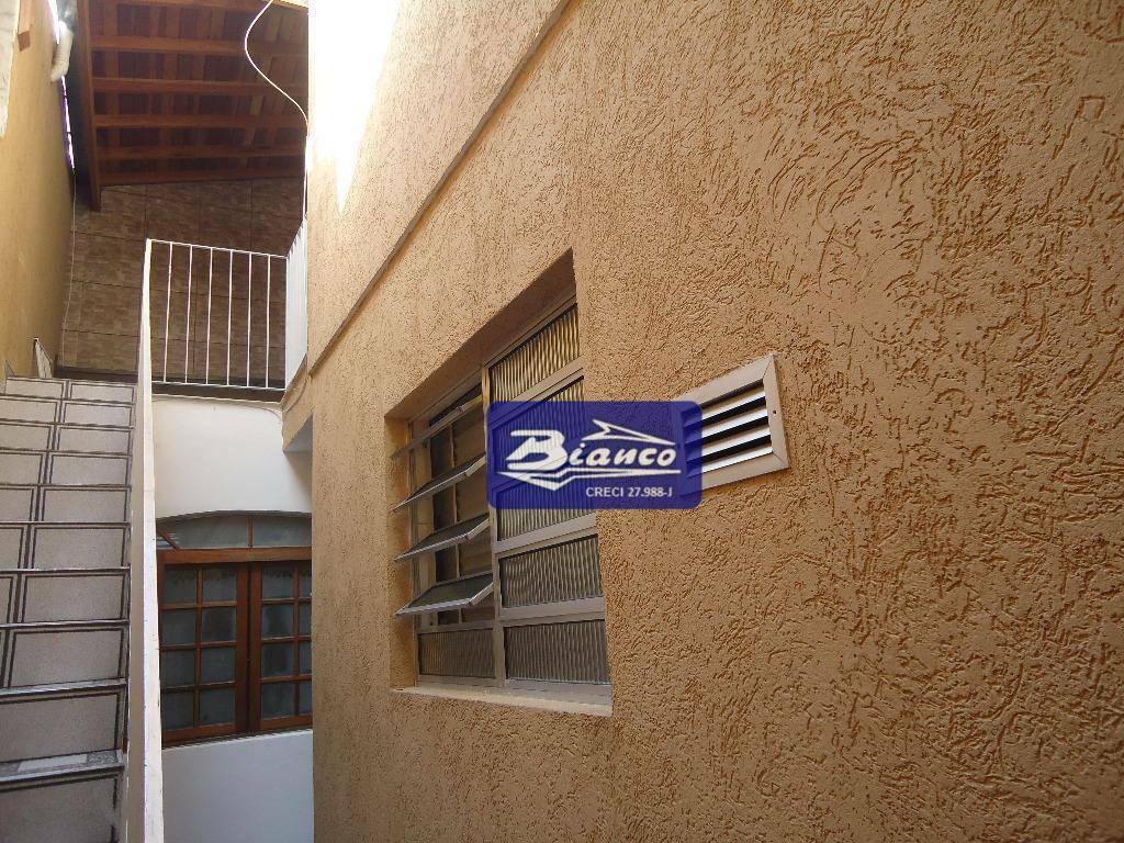 Sobrado à venda com 4 quartos, 200m² - Foto 4