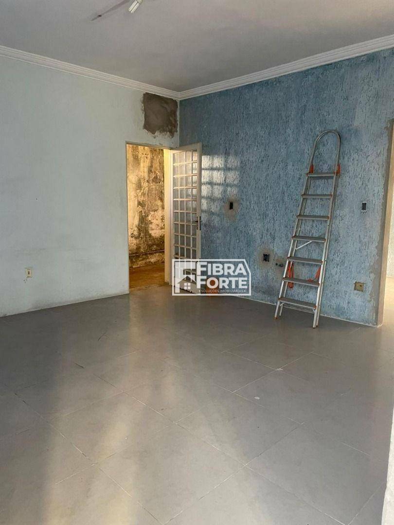 Casa à venda com 5 quartos, 200m² - Foto 24