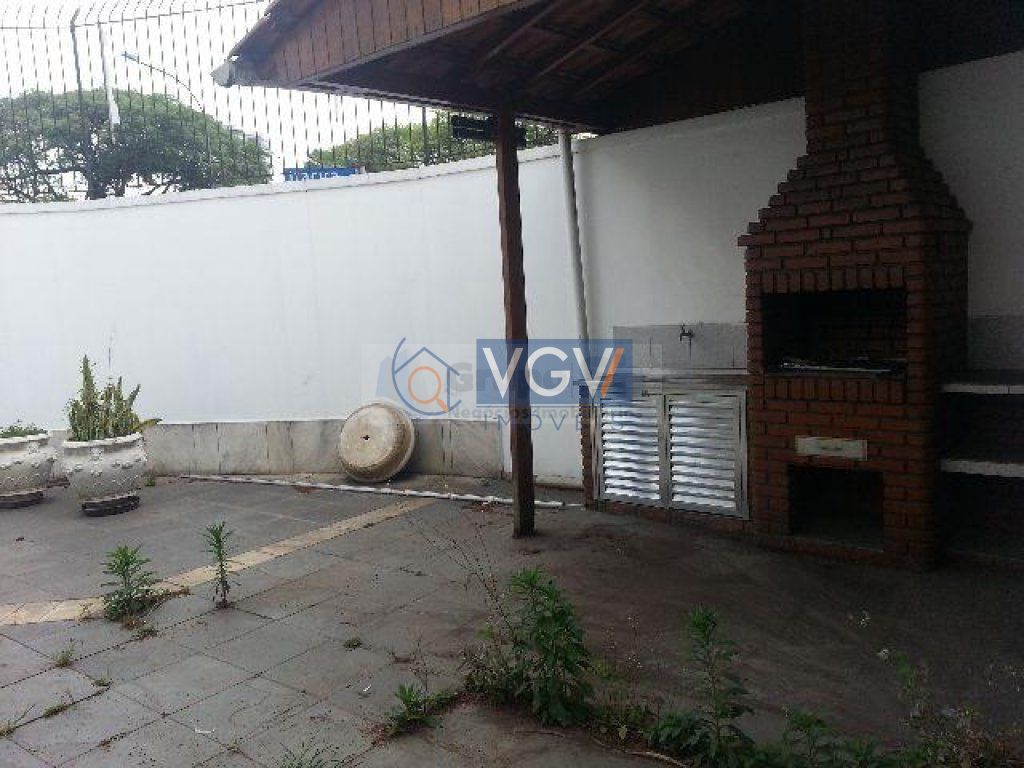 Casa para alugar com 3 quartos, 400m² - Foto 4