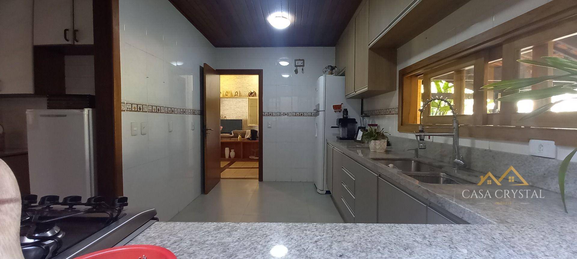 Casa de Condomínio à venda e aluguel com 4 quartos, 240m² - Foto 30