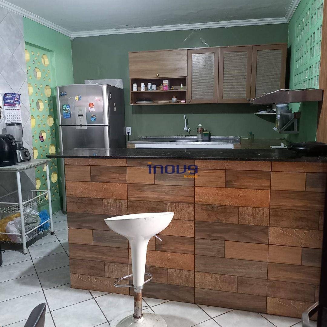 Casa à venda com 4 quartos, 300m² - Foto 2