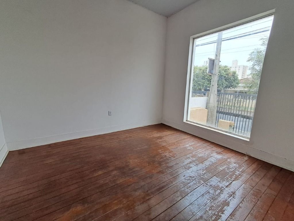 Casa para alugar com 2 quartos, 180m² - Foto 2