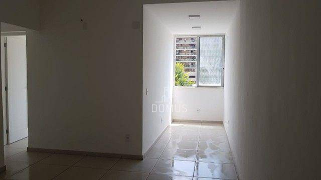 Apartamento à venda com 2 quartos, 70m² - Foto 1