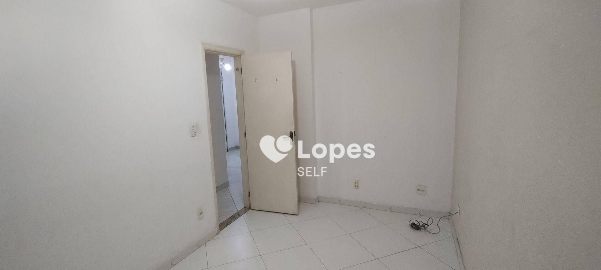 Apartamento à venda com 2 quartos, 75m² - Foto 4