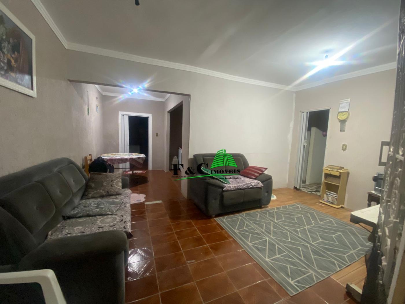 Casa à venda com 2 quartos, 140m² - Foto 1