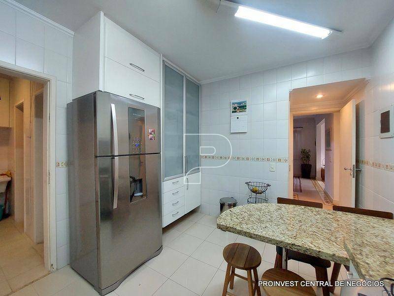 Casa de Condomínio para alugar com 3 quartos, 200m² - Foto 14