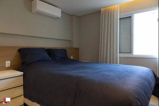 Apartamento à venda com 2 quartos, 70m² - Foto 2