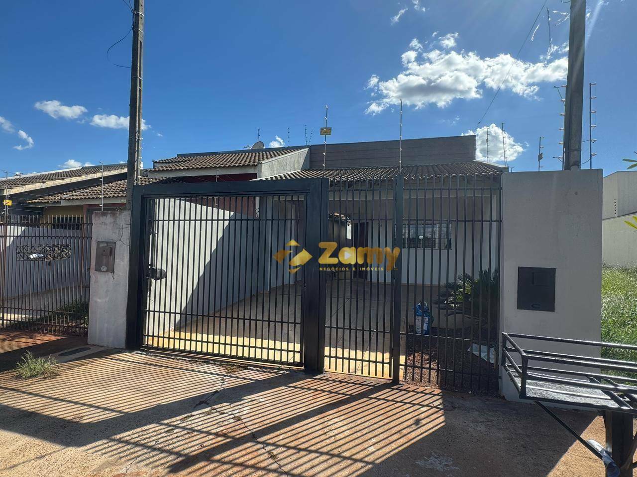 Casa à venda com 3 quartos, 148m² - Foto 1