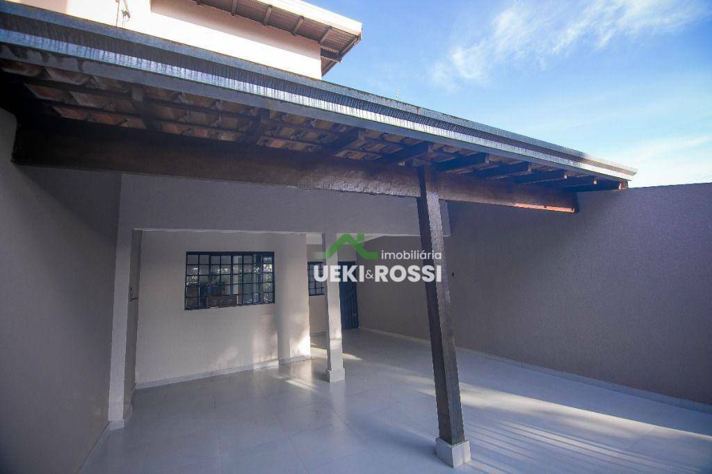 Casa à venda com 4 quartos, 135m² - Foto 2