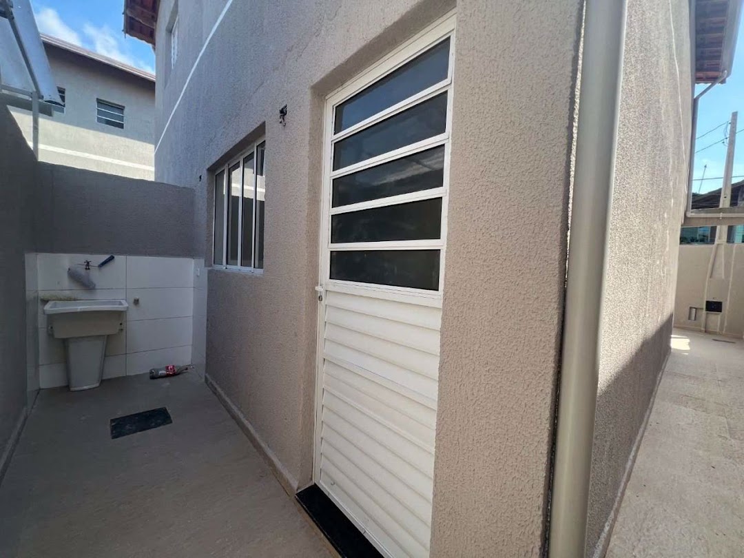 Casa à venda com 2 quartos, 70m² - Foto 4