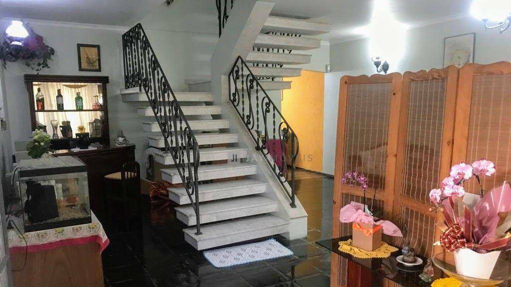 Sobrado à venda com 4 quartos, 231m² - Foto 2