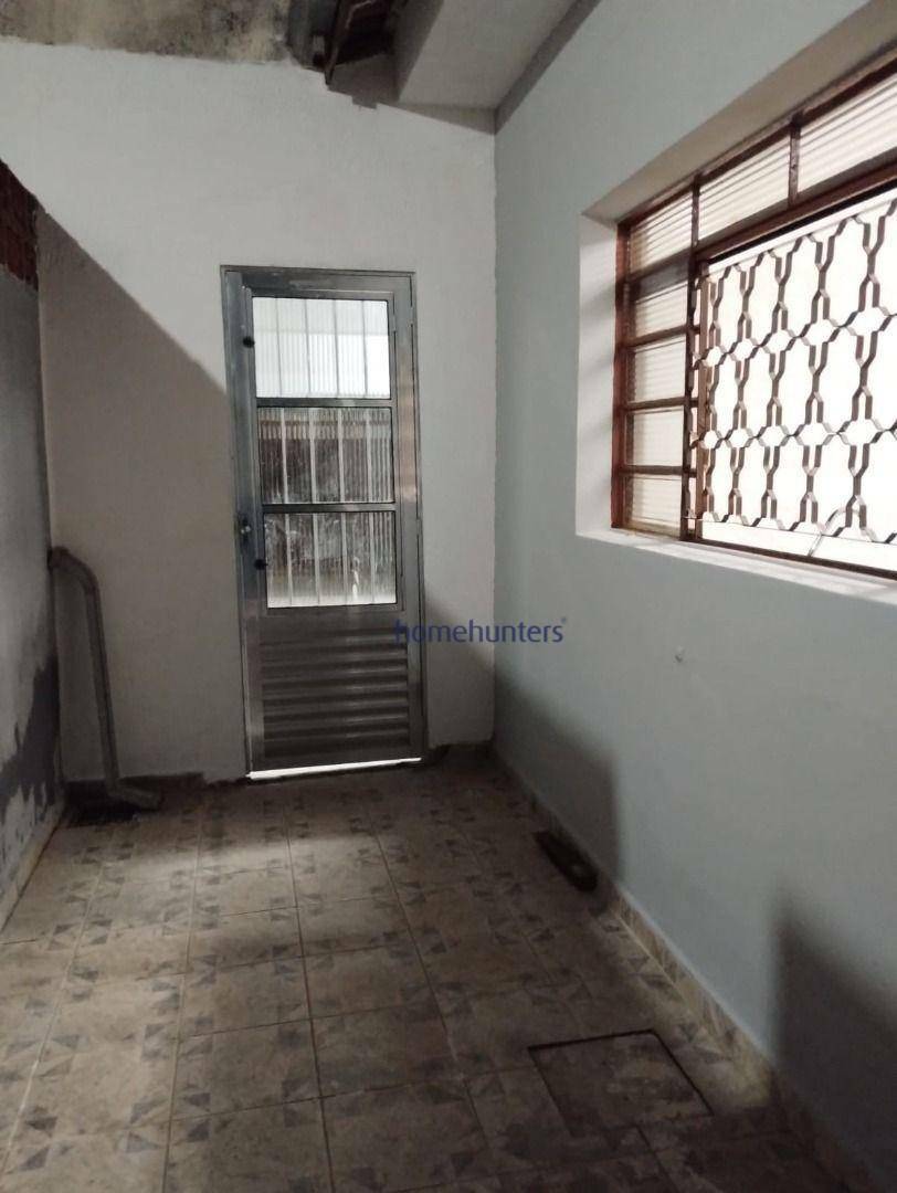 Casa para alugar com 3 quartos, 200m² - Foto 21