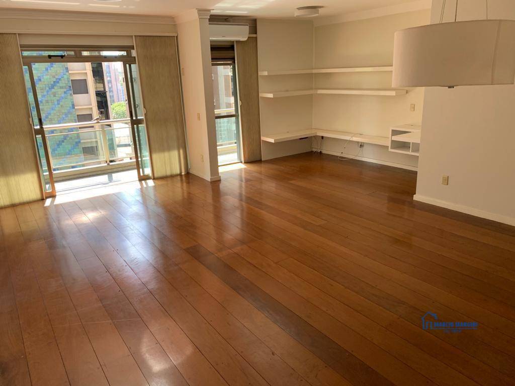 Apartamento à venda com 3 quartos, 187m² - Foto 2