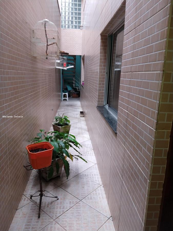 Sobrado à venda com 3 quartos, 200m² - Foto 2